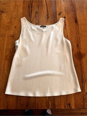 Lafayette 148 New York Sleeveless silk blouse